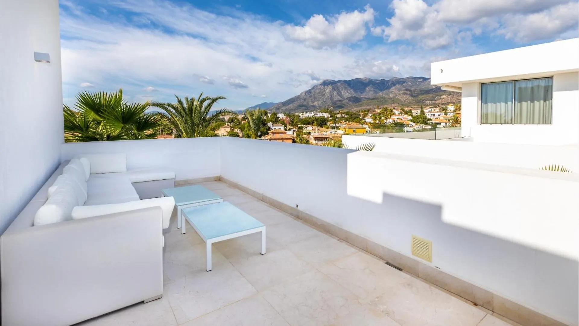 Beautiful Modern Villa With Amazing Views Marbella